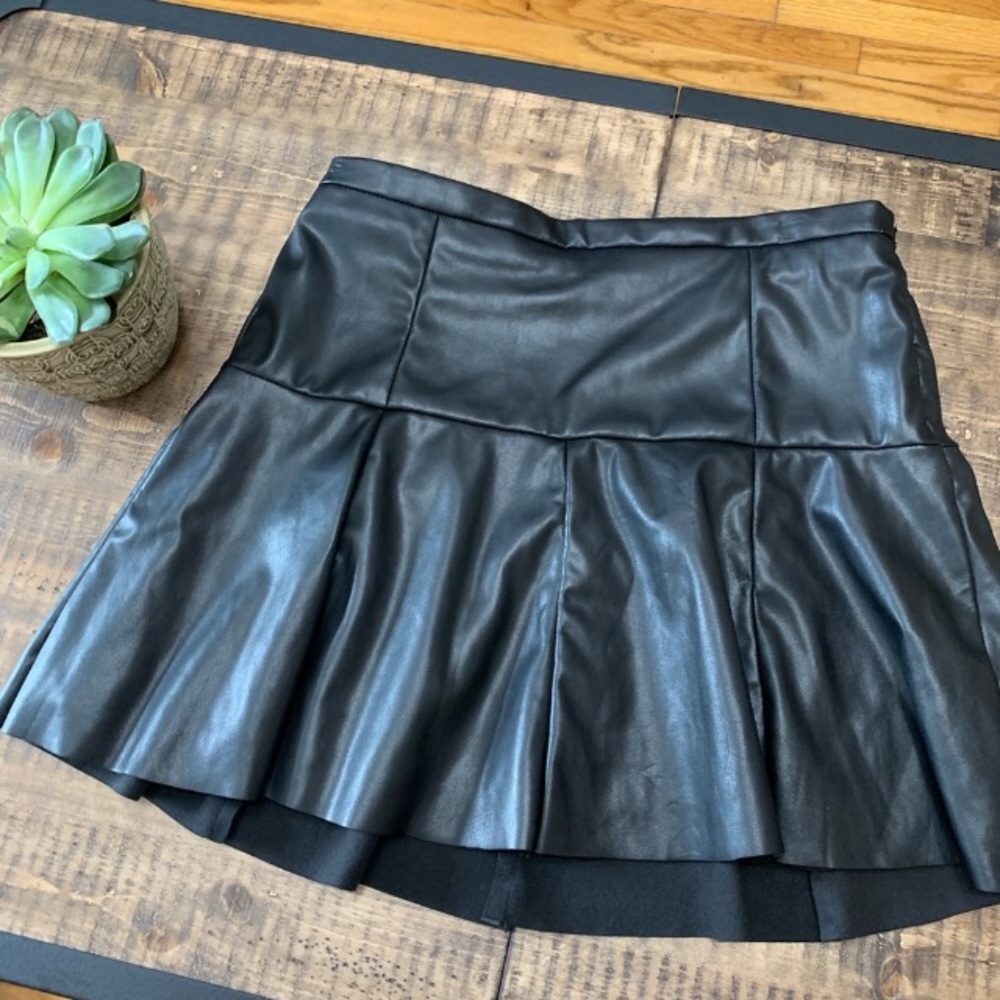 Joie faux leather skirt sz. 6
